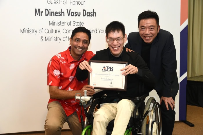 Zachary at the APB Foundation Scholarship award ceremony receiving the certificate from Guest-of-Honour Mr Dinesh Vasu Dash, Minister of State for Culture, Community and Youth & Ministry of Manpower, and Mr Kenneth Choo, Chairman, Board of Trustees, A P B Foundation and Managing Director, HEINEKEN Asia Pacific.