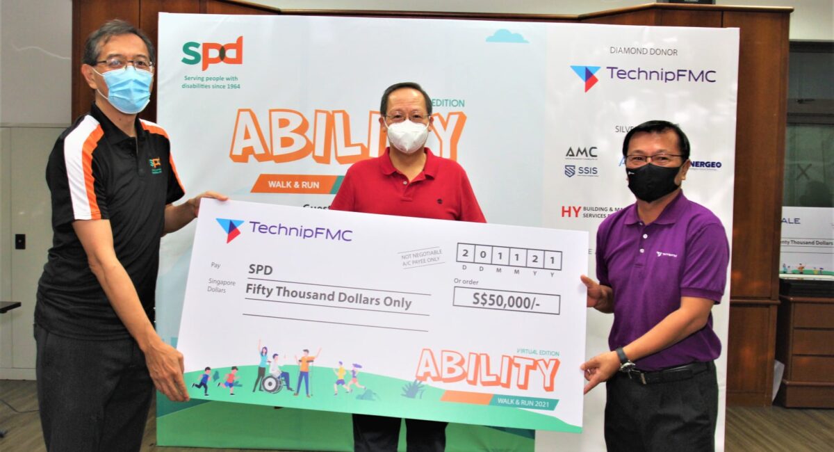 Guest-Of-Honour Dr Tan See Leng at the cheque presentation with SPD President Mr Winston Ngan and TechnipFMC Vice President Manufacturing Operations Mr Roger Tan