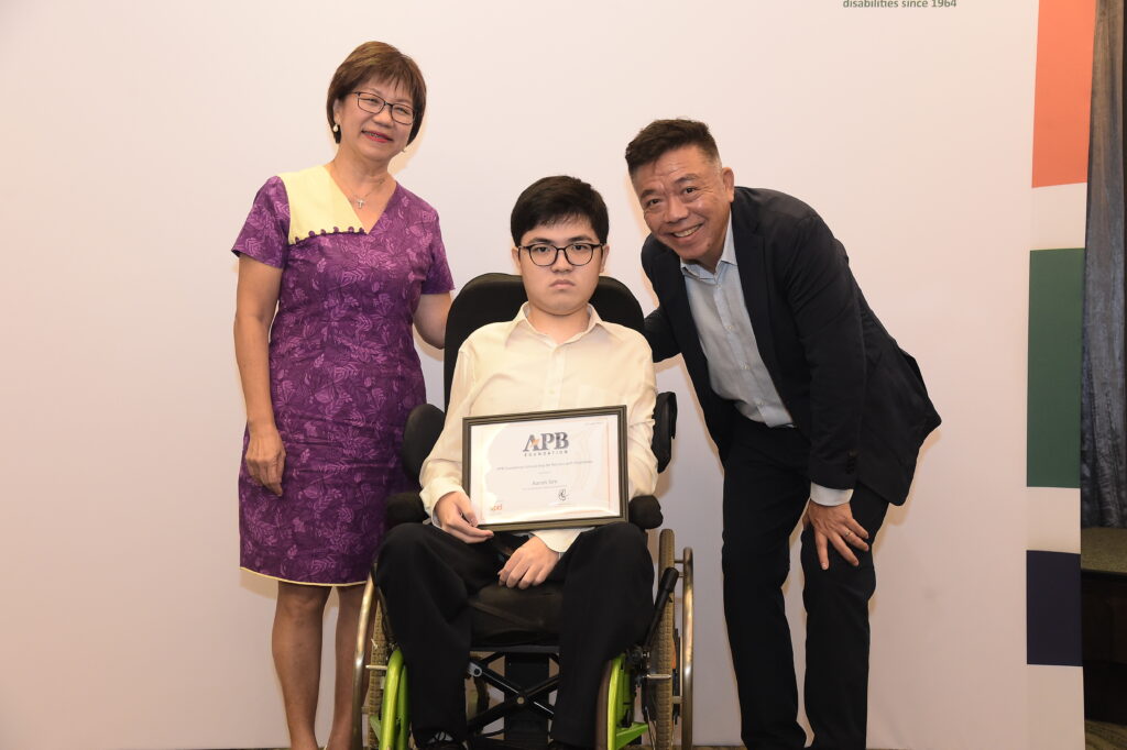 From left - GOH Ms Denise Phua, scholarship recipient Aaron Sim, Chairman, Board of Trustees, APB Foundation Mr Kenneth Choo