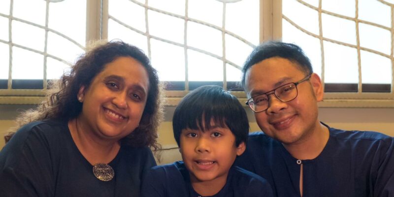 Mdm Farah and her husband, with Ilhan in the middle