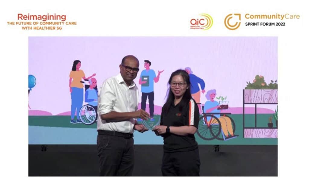 Senior manager of S P D Therapy Hub Hwee Lin receiving the award from Dr Janil Puthucheary