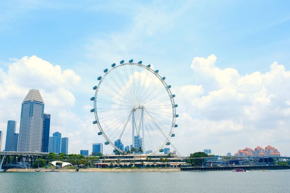 Singapore Flyer as part of the Singapore skyline