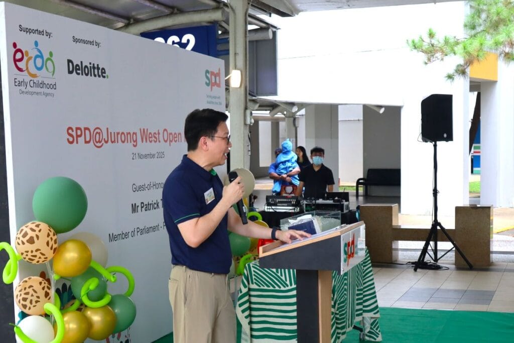 SPD@Jurong West Open House – Speech by SPD Assistant Chief Executive Officer Mr Ron Loh 3 Mr Ron Loh delivering speech at the S P D Jurong West open house