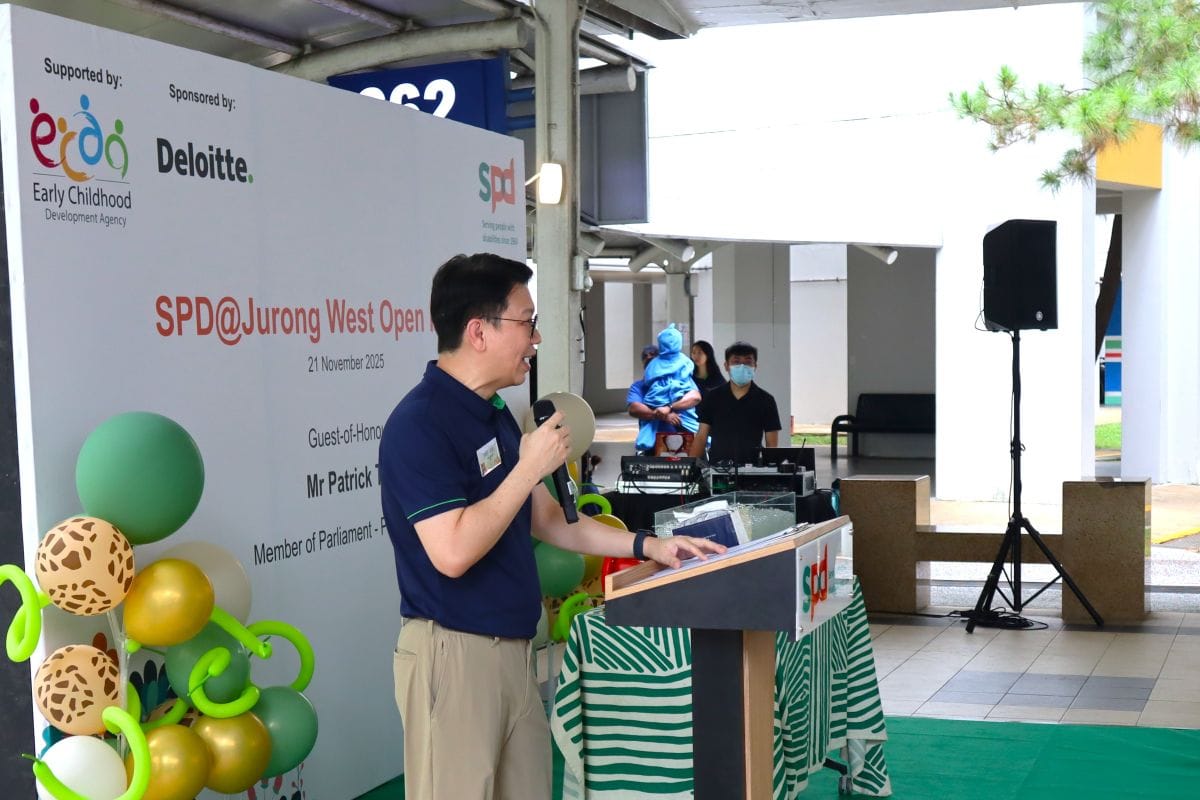 Mr Ron Loh delivering speech at the S P D Jurong West open house